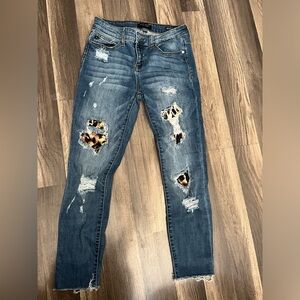 Judy Blue - Leopard patch, mid rise ankle Jean 9/29